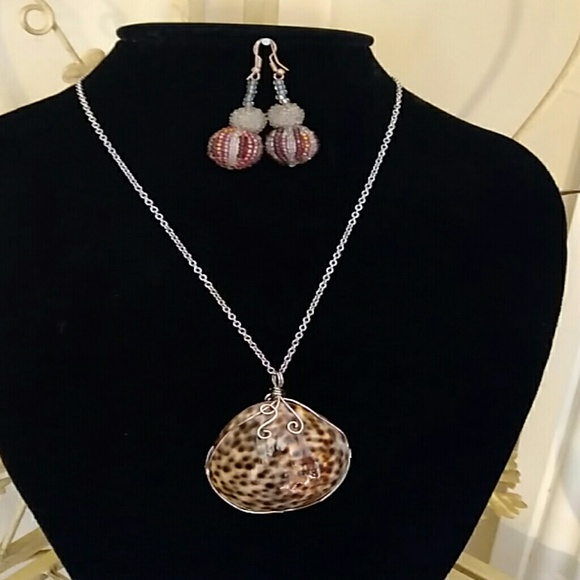 Shell necklace - Picture 2 of 4